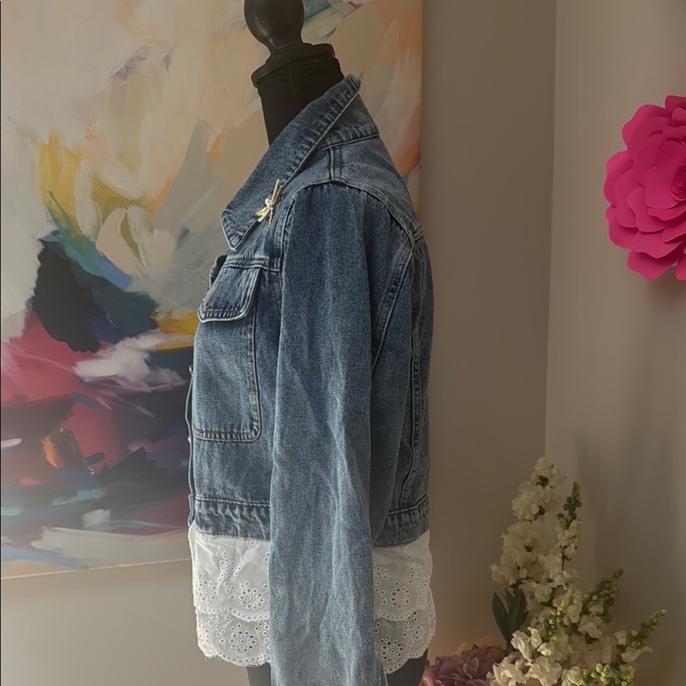 Denim Jacket with Lace Cotton Trim. Lion broach included. - Picture 7 of 14